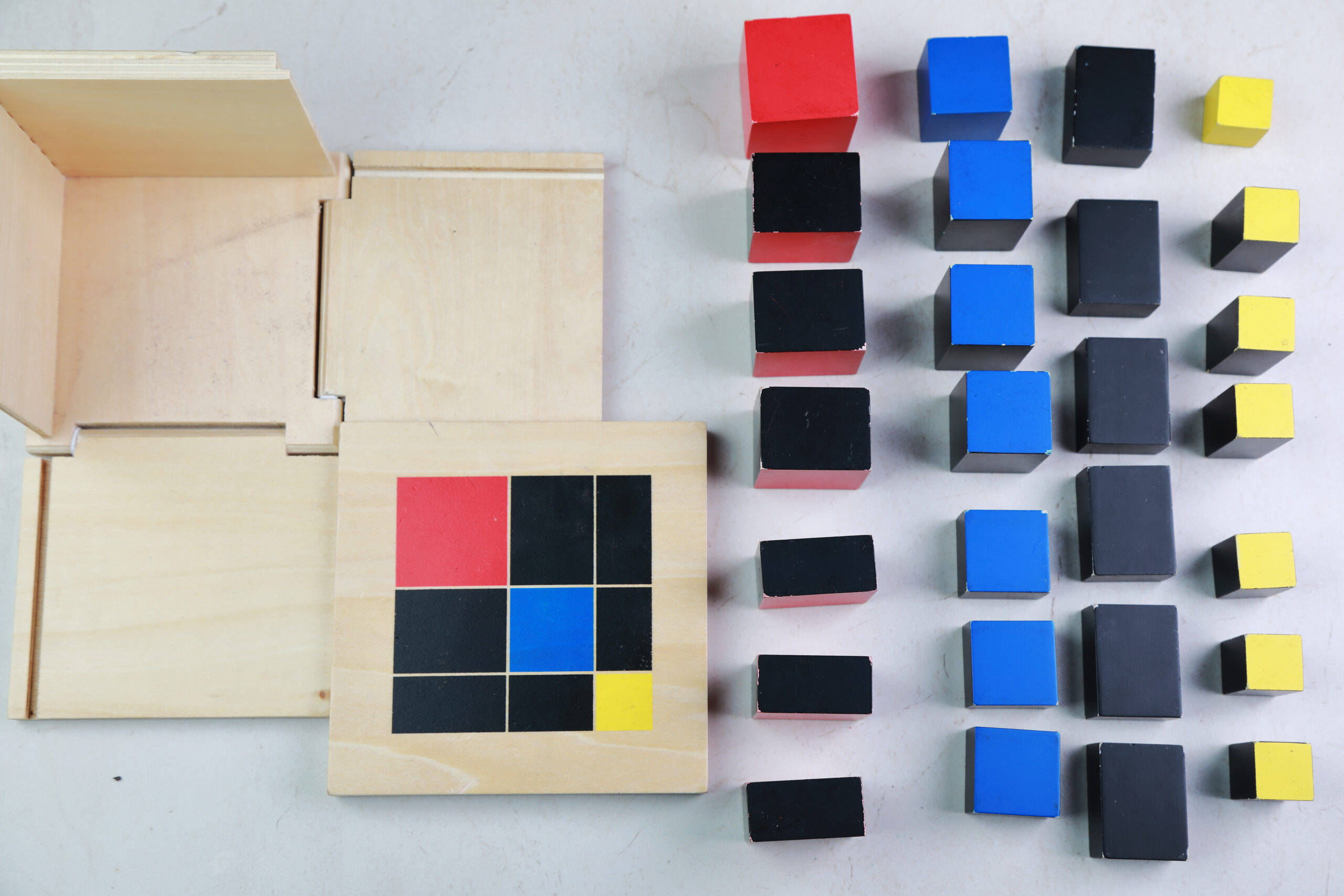 Montessori binomial and trinomial cubes