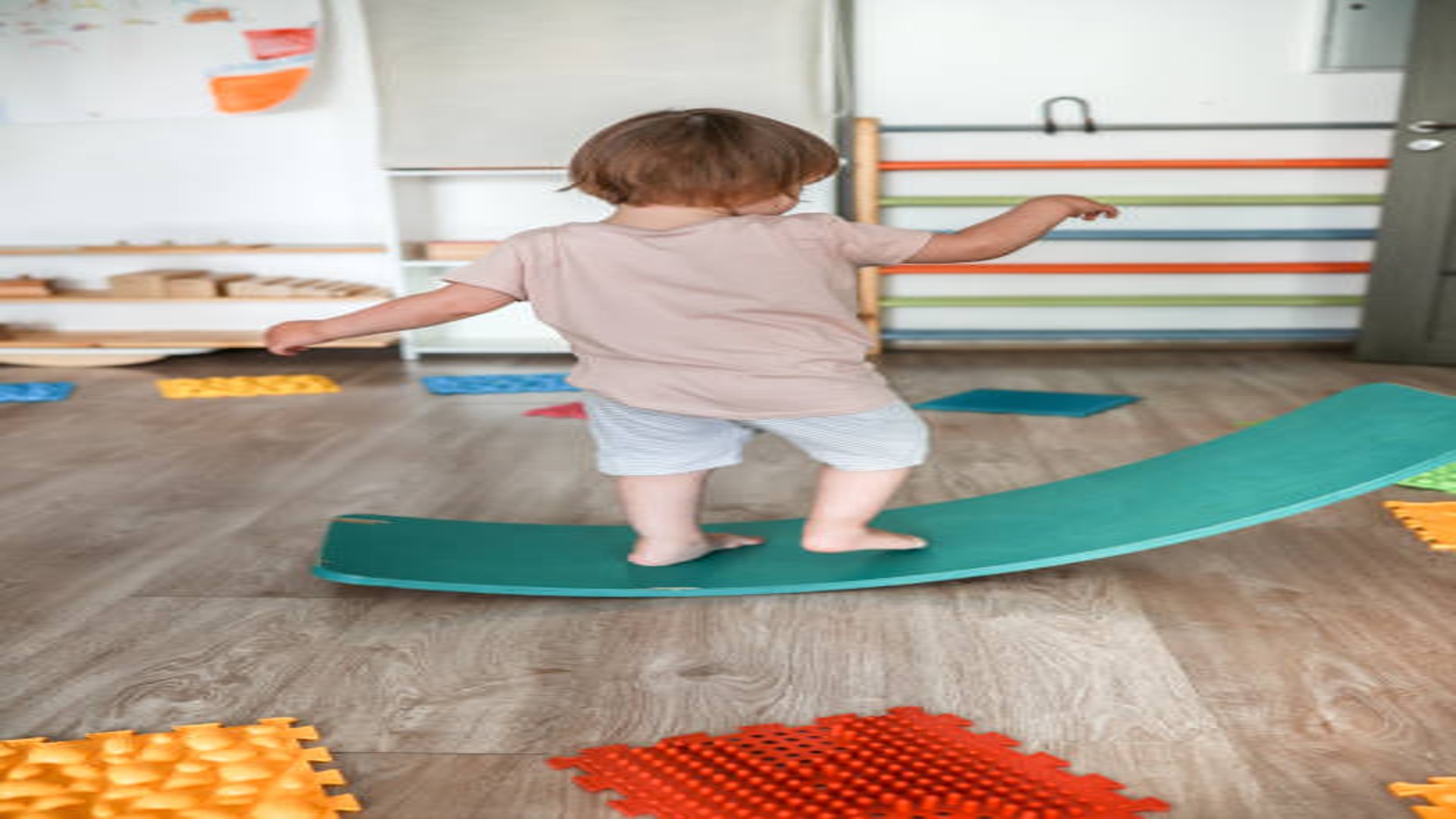 Soluzioni Montessori innovative per sviluppare equilibrio, coordinazione e autonomia in età prescolare