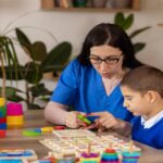 Montessori e percorsi personalizzati: come le tracce aiutano i bambini con DSA