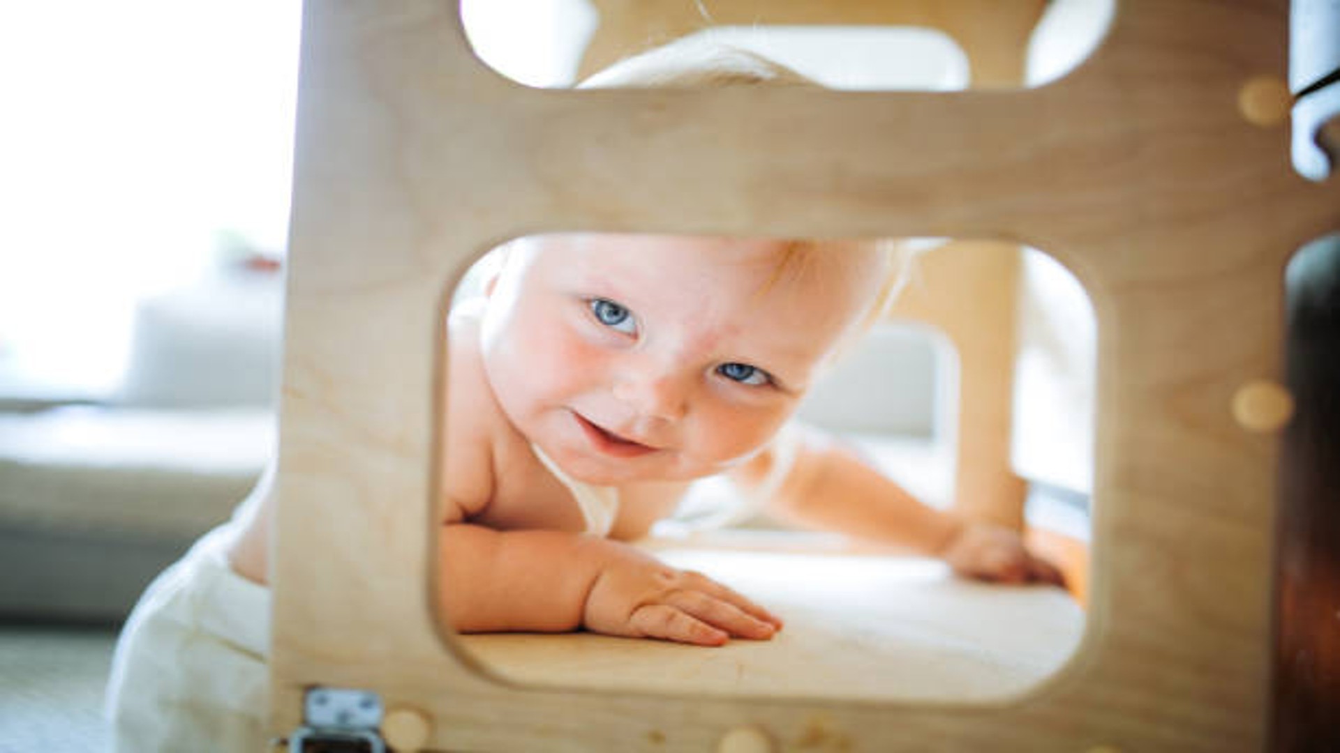 Guide pratiche ai prodotti Montessori: sedie regolabili, scaffali colorati e torrette multifunzione